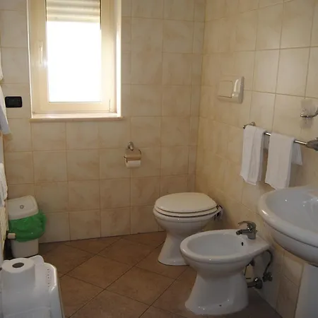 Atlantide فندق مبيت وإفطار كانيانو فارانو